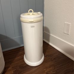 Diaper pail