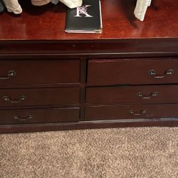 Dresser With Mirror 