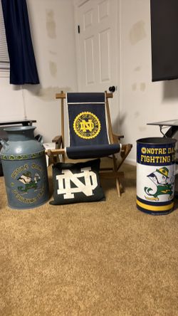 Notre Dame chair, trash can and decoration