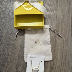Kendra Scott Big Pendant Necklace