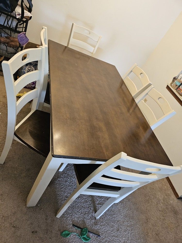 Modern Table Set