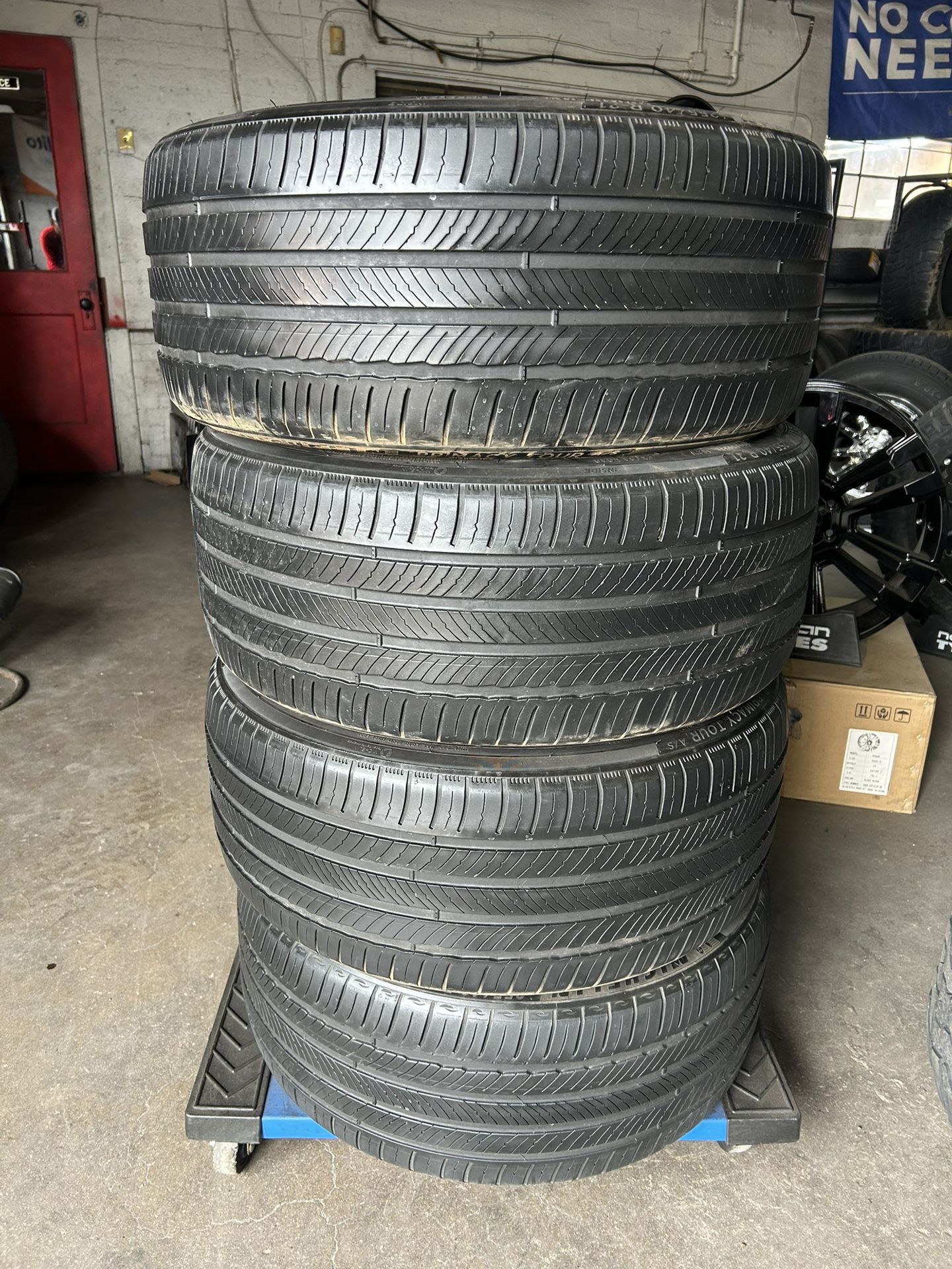 255 40 21 Michelin Tires