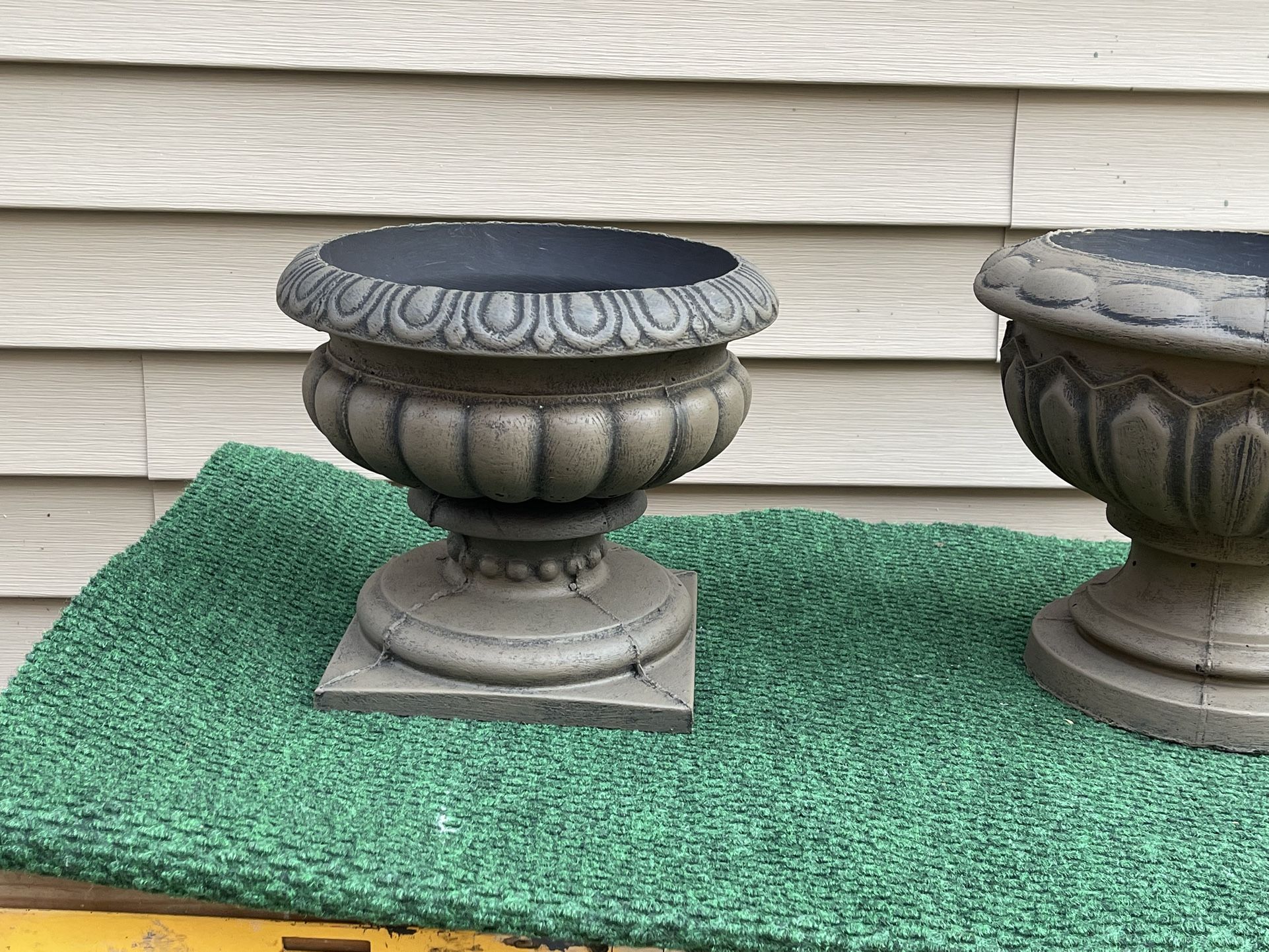 SMALL CONCRETE URN PLANTER