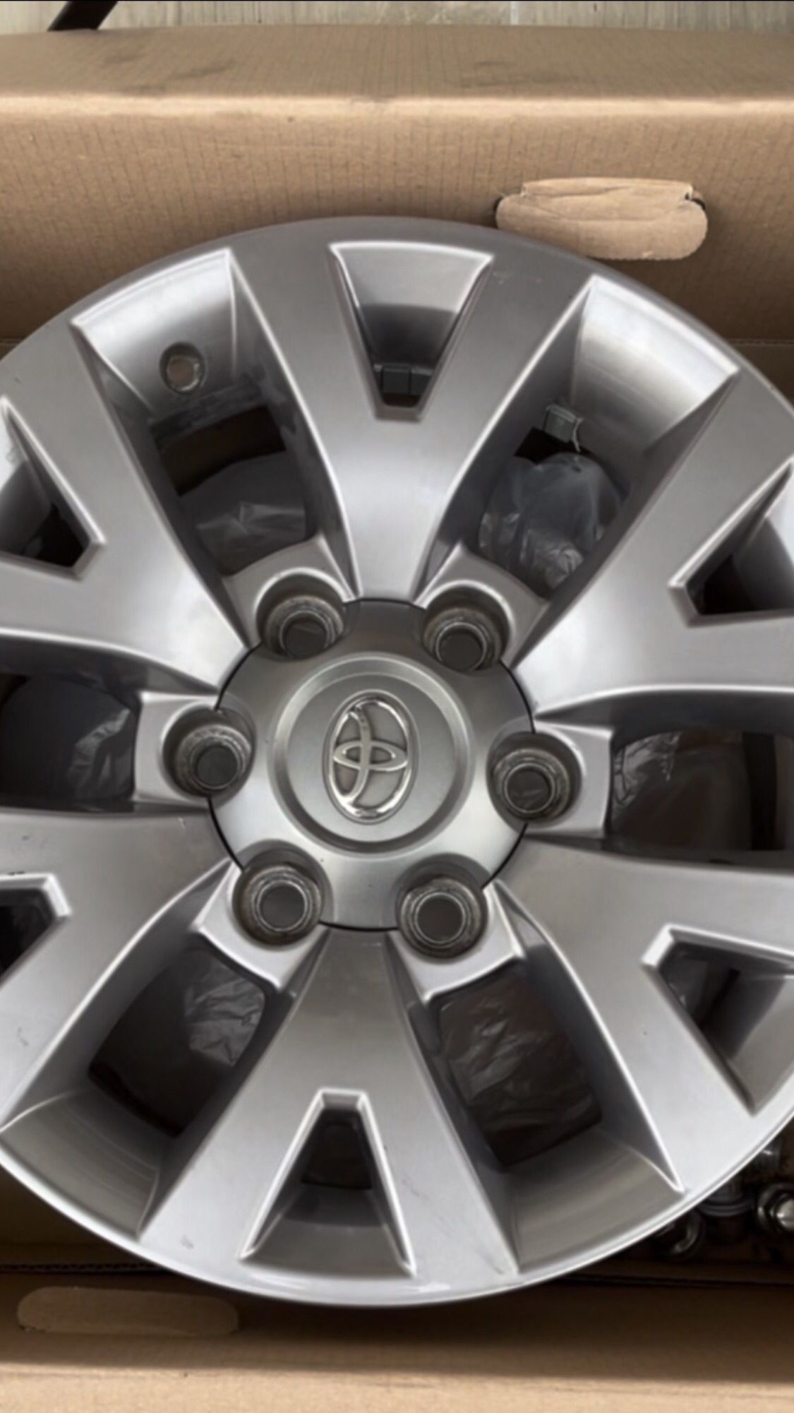 Toyota Tacoma 16 inch Wheels for Sale in Hialeah Gardens, FL - OfferUp