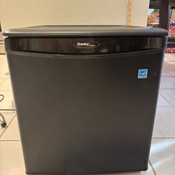Mini Fridge Refrigerator Works great