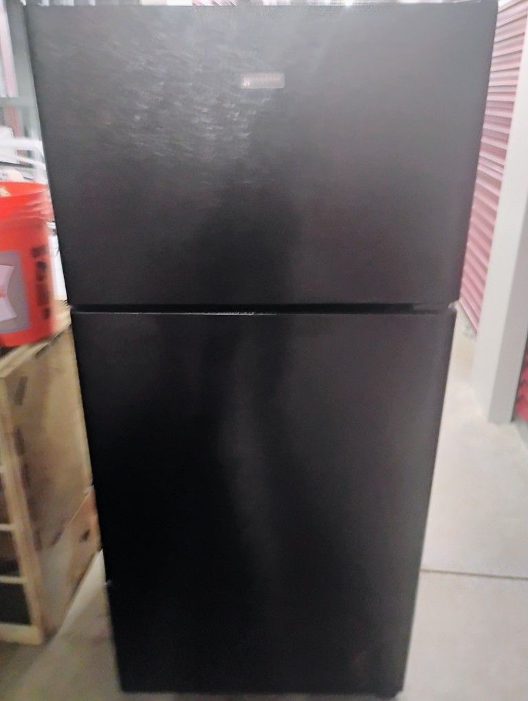 Black Fridge, That Comes With A 60 Day Guarantee