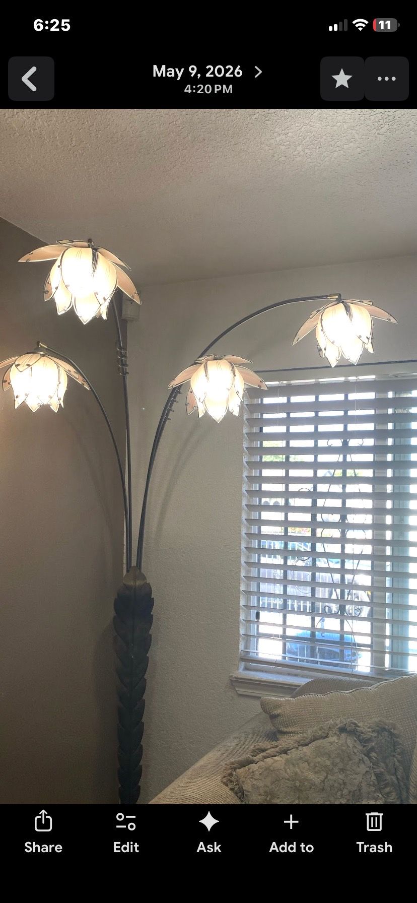 Authentic vintage Anthony, California Hollywood Regency Lotus Flower Lamp