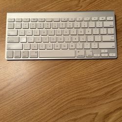 Apple Bluetooth Keyboard