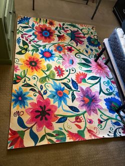 Floral area rug