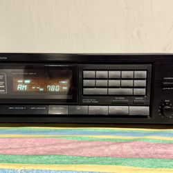 Onkyo Tuner Amplifier. Model TX – 800. Works Well.