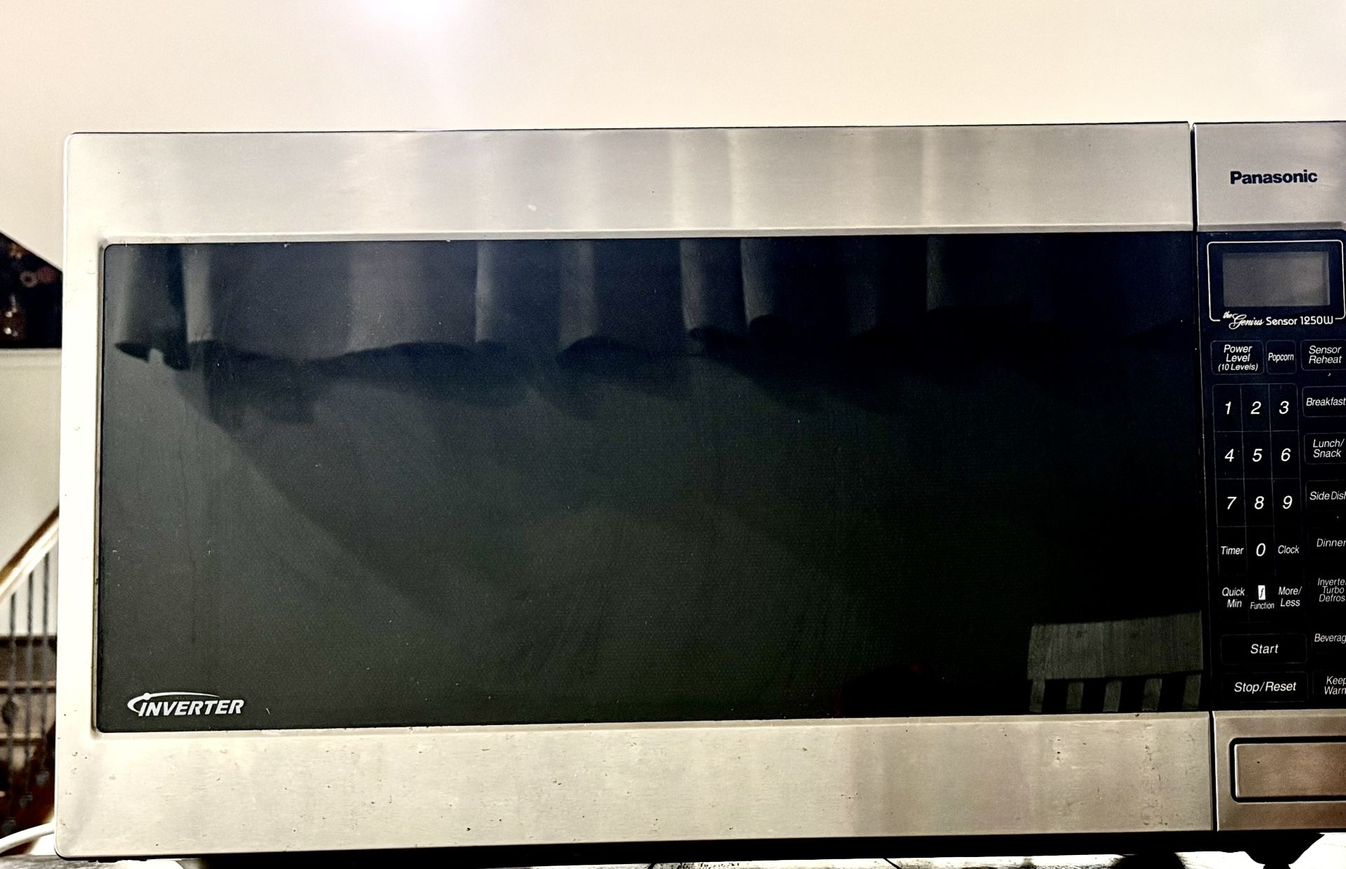 Microwave Panasonic 2.2 Cu. Ft. Oven
