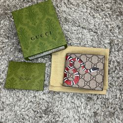 Gucci wallet 