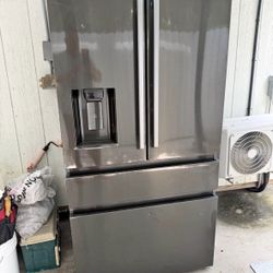 Set Kitchen . Fridge , Stove , Microwave And Diswasher. Price Including Delivery 