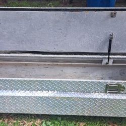 Truck Bed Tool Box and Side Saddle