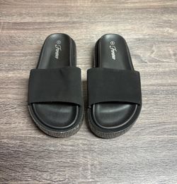 Women’s Slides