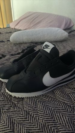 size 4.5 like new worn just once just lost the shoe laces