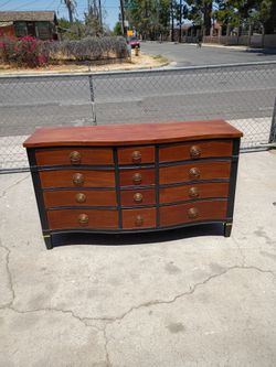 Dresser