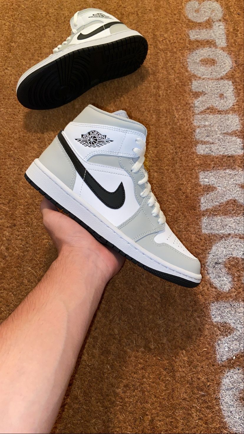 Jordan 1 Mid Light Smoke Grey