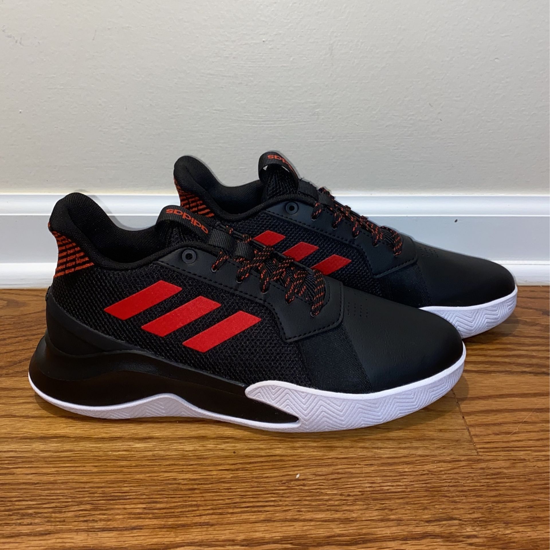 Adidas Men’s RunTheGame Basketball Shoes Size: 6.5