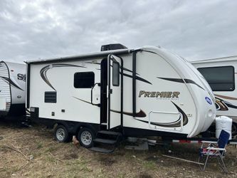 2013 RV Excellent Condition (Clean Title)