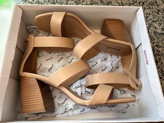 Women’s Shoes  Size: 9.