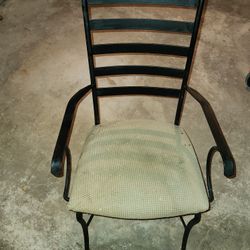 4 Metal Chairs With Arms