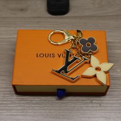 Luxury luis vuitton accessories holder