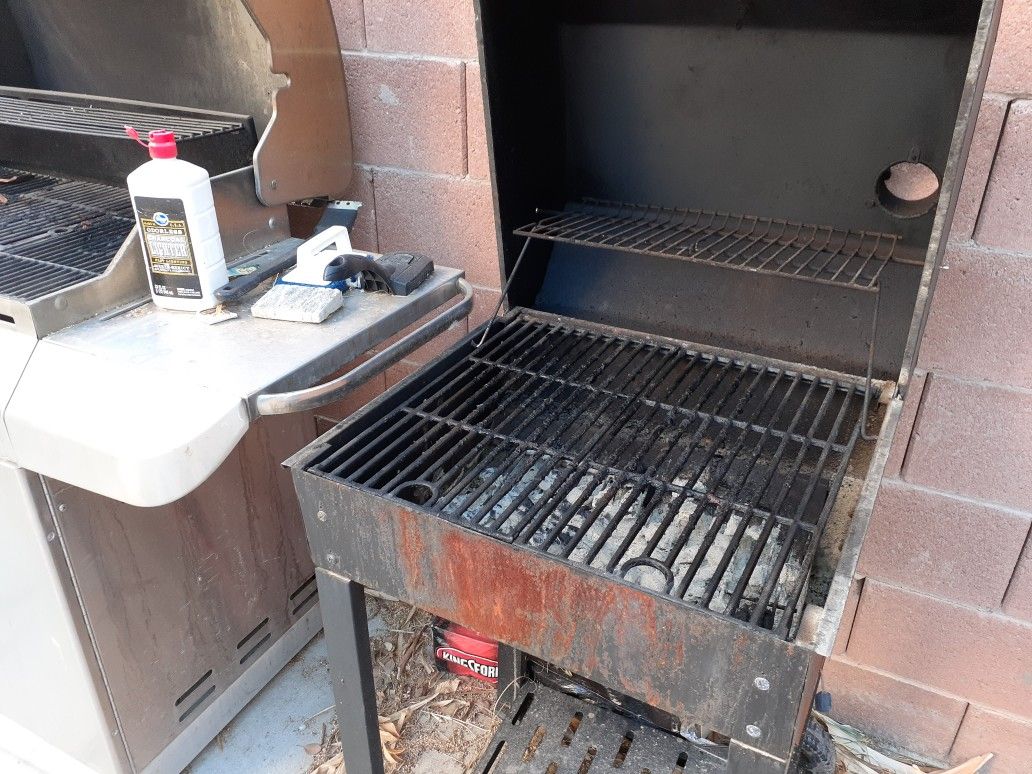 Grill and smoker for Sale in Las Vegas, NV OfferUp