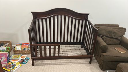 Baby crib / toddler bed