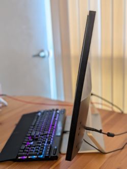 HP Pavilion 32 inch display with original stand and cables