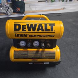 Dewalt 1.1HP 2.6 Gallon Compressor