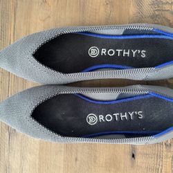 Woman’s Gray Flat Pointed Rothy’s Size 9