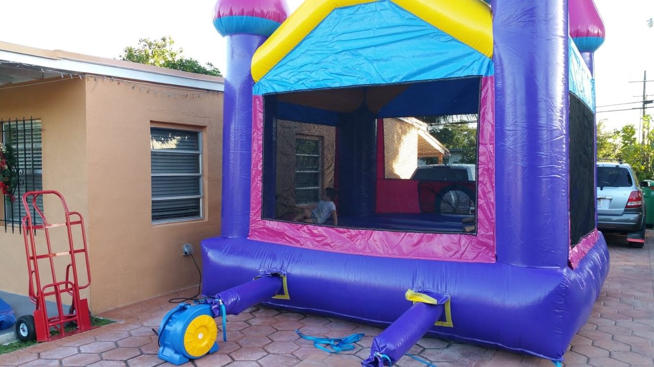 Ninja jump dream castle bounce house for Sale in Miami Gardens, FL