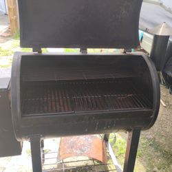 Pitt Boss Grill/ Smoker