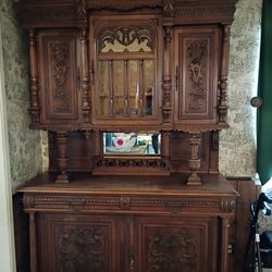 STUNNING CHINA CABINET - REAL WOOD