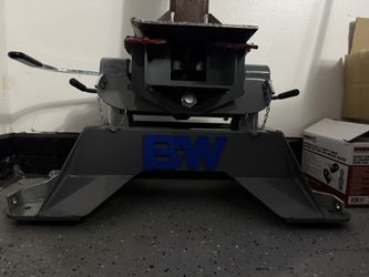 Fifth Wheel B&W New (used for 20 miles) $1000