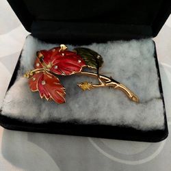 A  BEAUTIFUL  ROSE  PAN  BROOCH   ORIGINAL PRICE $  375  