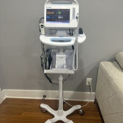 Welch Allyn monitor With Barcode Scan, Ethernet, Cables And Hose