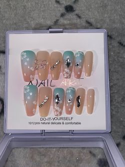 Press-On Nail Art Set with Gems