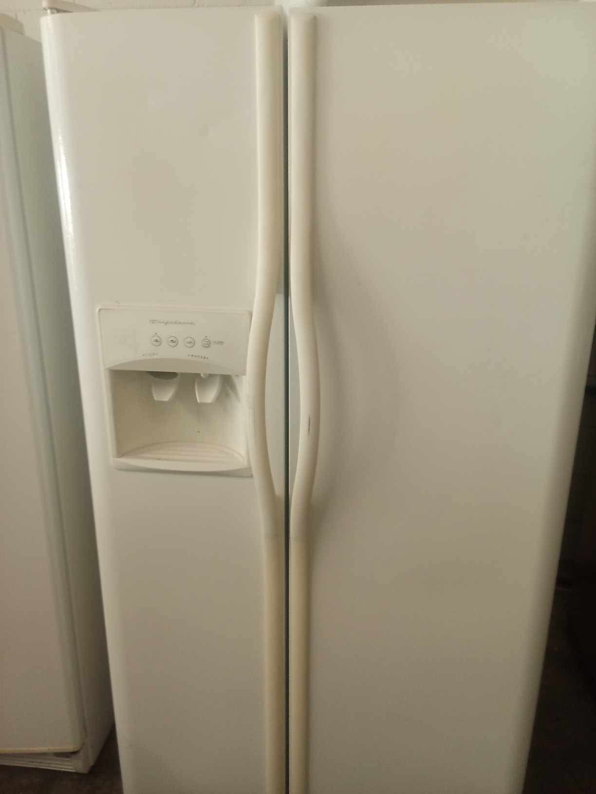βοΈ White Side By Side Fridge ($350)