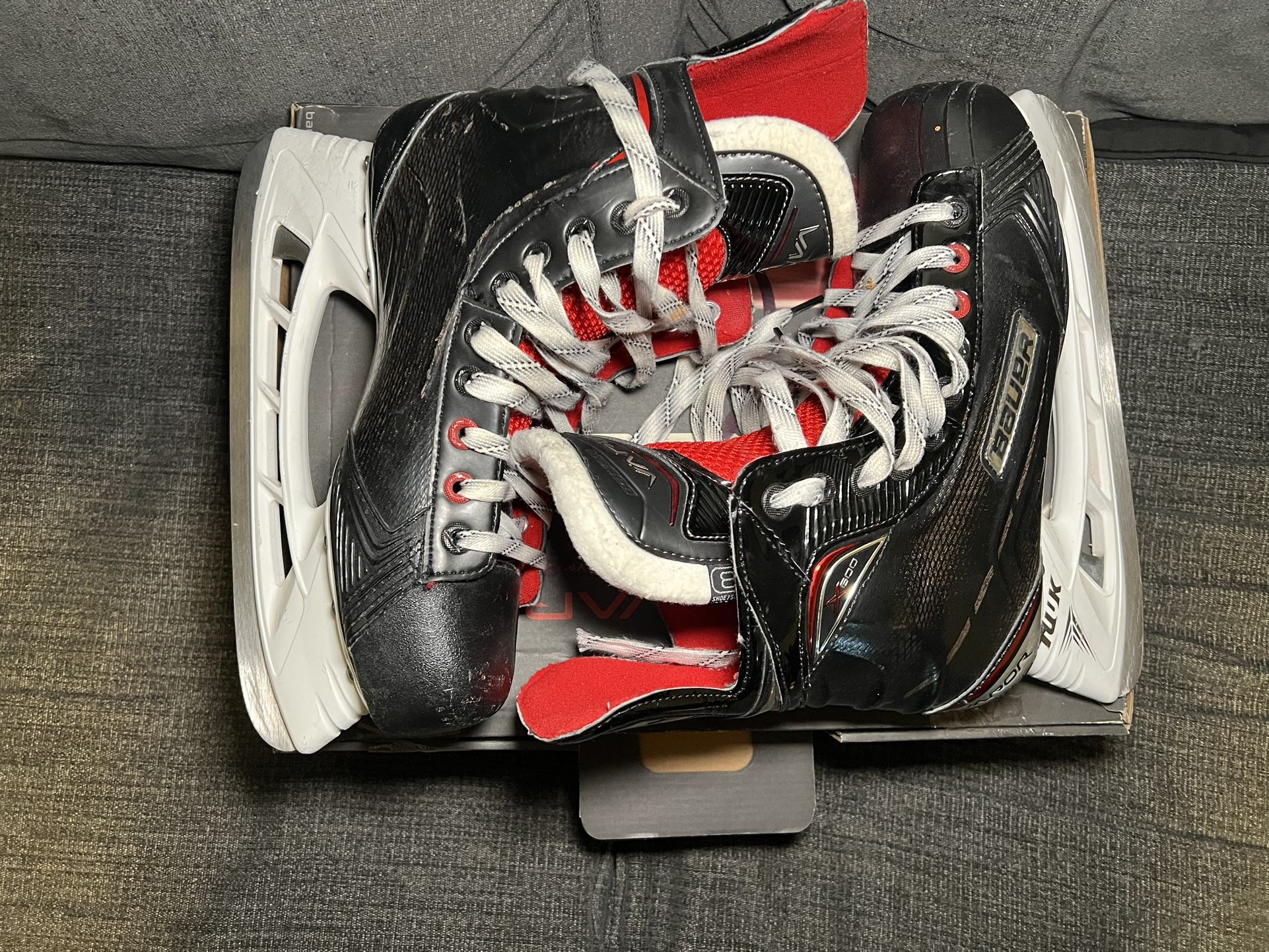 Bauer Vapor x600 Ice Skates Hockey Size 8 US 9.5 Red Black Lightspeed Edge