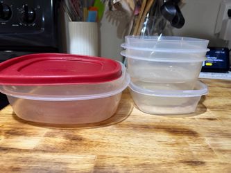 Rubbermaid Plastic Food Storage Containers Set