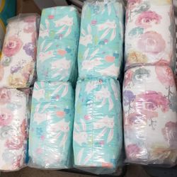 160 COUNT THE HONEST COMPANY ECO FRIENDLY HYPOALLERGENIC DIAPERS Size: 1 fits 8-14 lbs BUNNIES/ROSE BLOSSOMS