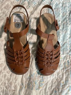 Women’s size 7 shoes