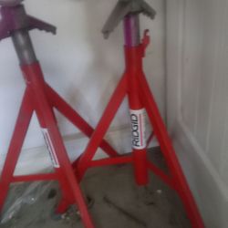 Rigid pipe stands