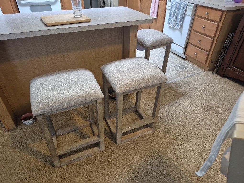 3 Barstools