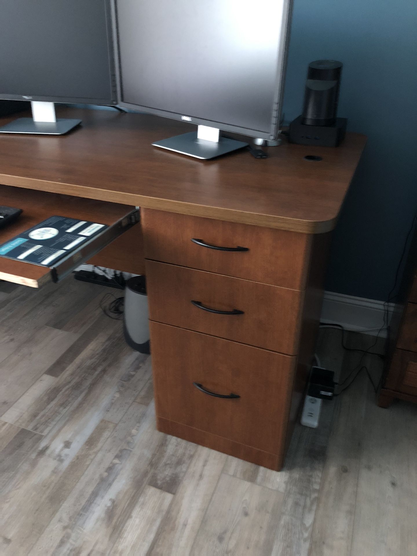 Executive Desk/File Cabinet