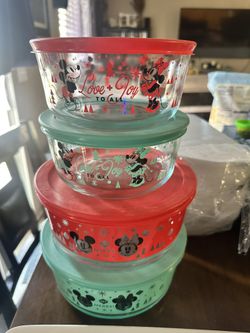 Beautiful Disney Glass Containers Christmas Edition Make An Offer