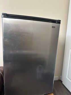 Mid / mini refrigerator