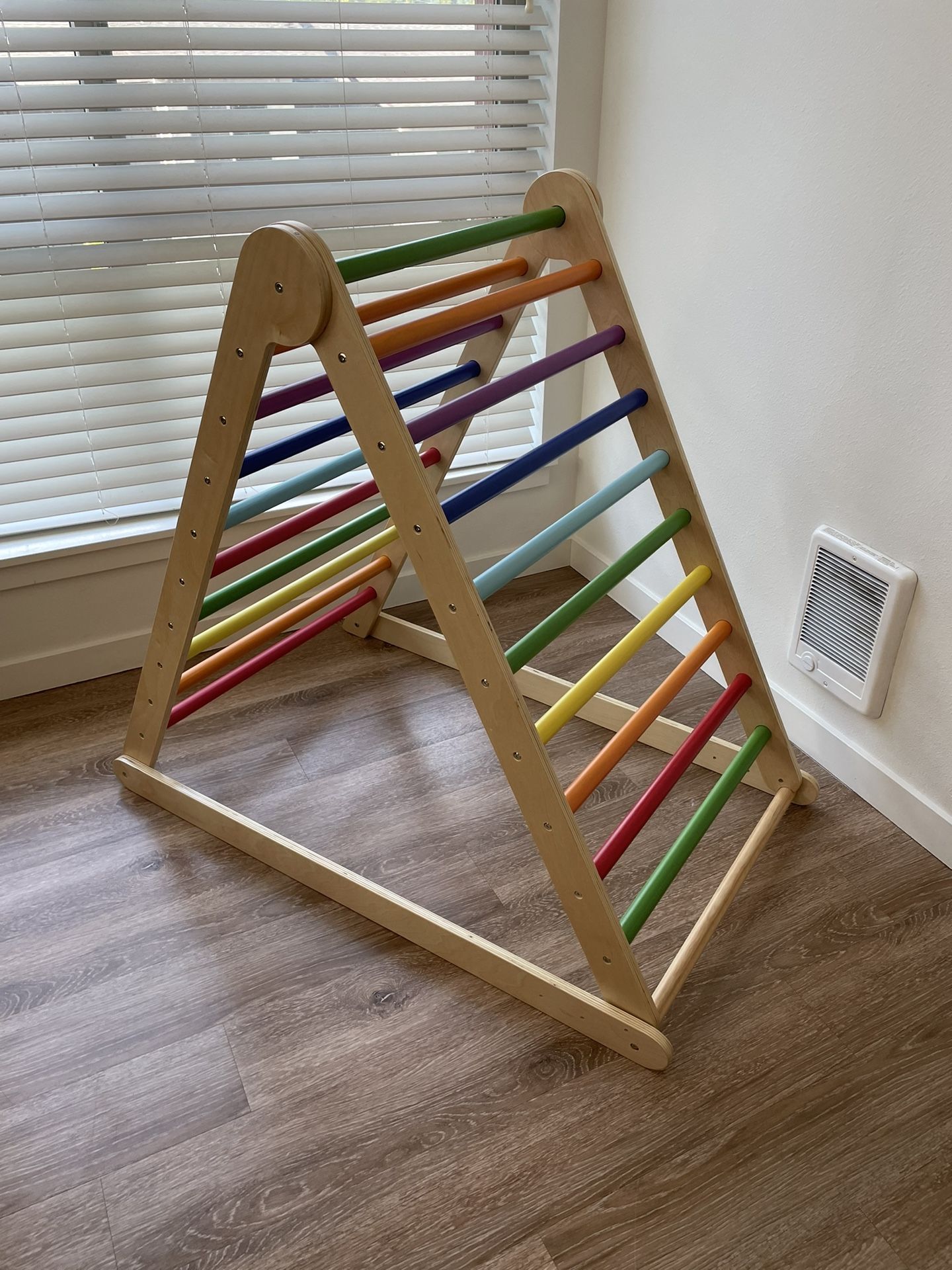 YOLEO Wooden Triangle Climber Pickler (READ DESCRIPTION)